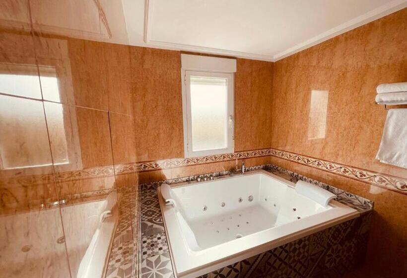 Suite Deluxe, Cies