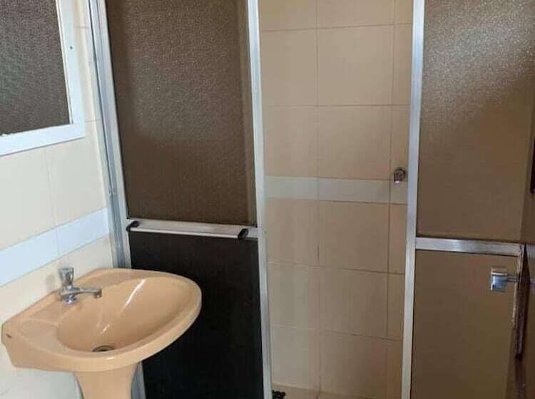 スーペリアの４人部屋, Center