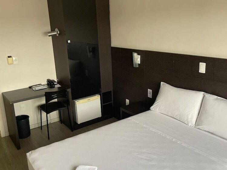 Quarto Estandar, Santa Catarina Plaza