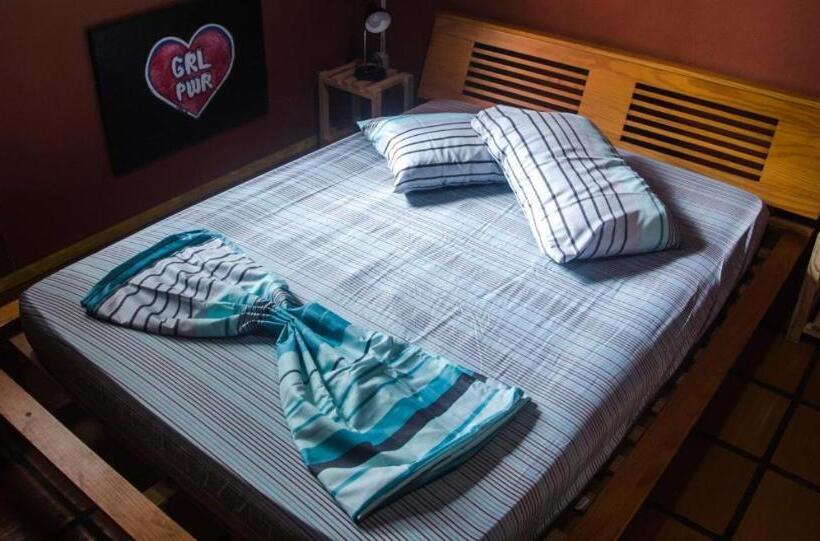سوییت خانوادگی, Sagui Hostel