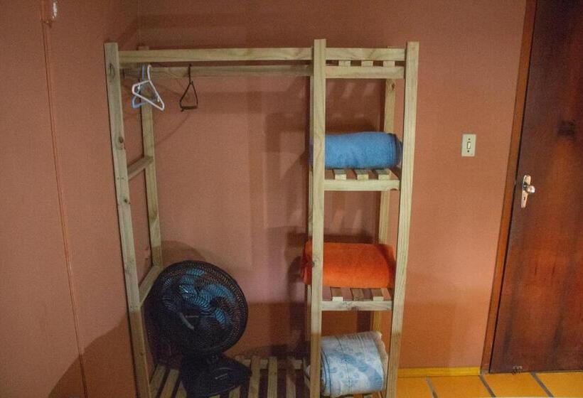 اتاق استاندارد چهار تخته, Sagui Hostel