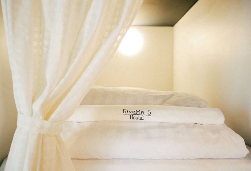 מיטה בחדר משותף, Give Me 5 Hostel