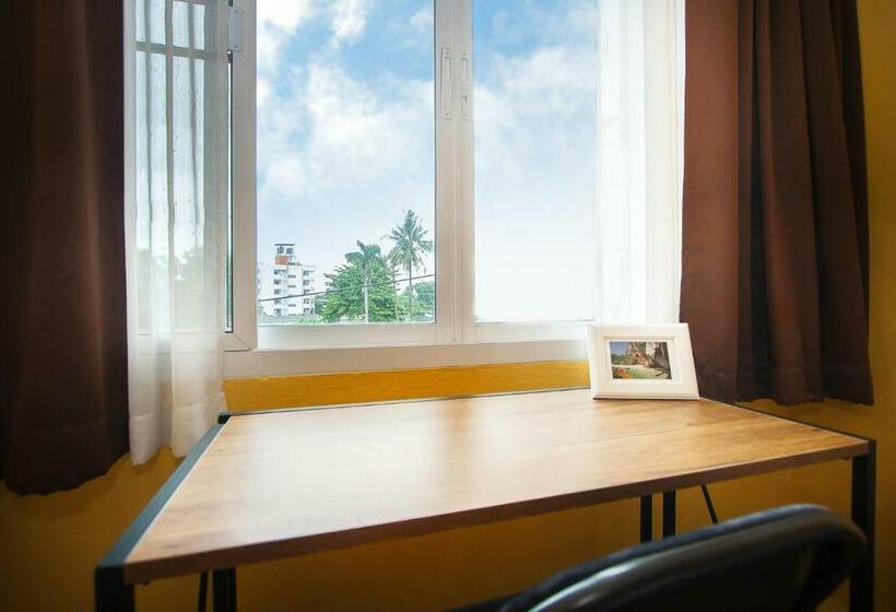 Номер Стандарт, Thai Thai Hostel