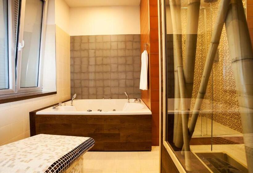 سوئیت با وان آب گرم, Atera Business Suites