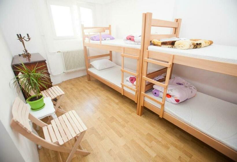 اتاق استاندارد چهار تخته, Hostel Jellostone