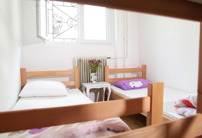 اتاق کلاسیک چهارنفره, Hostel Jellostone