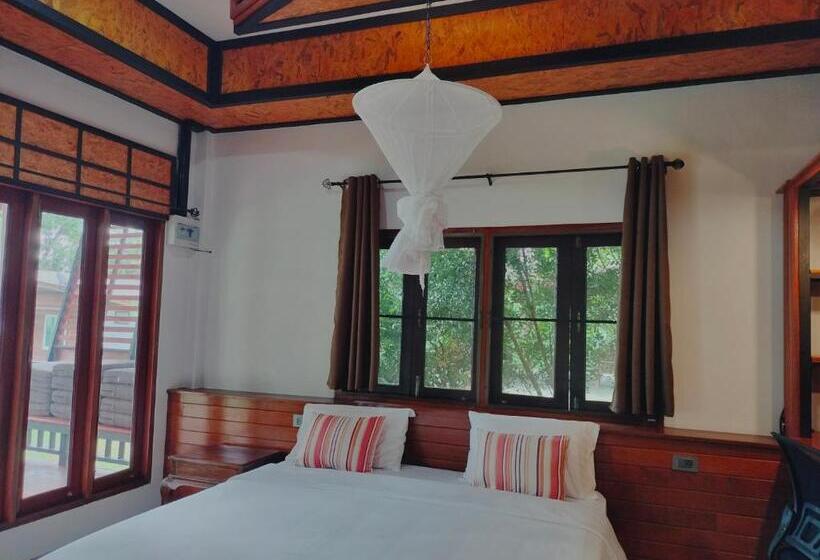 Бунгало Стандарт Вид на Море, Suntisook Resort