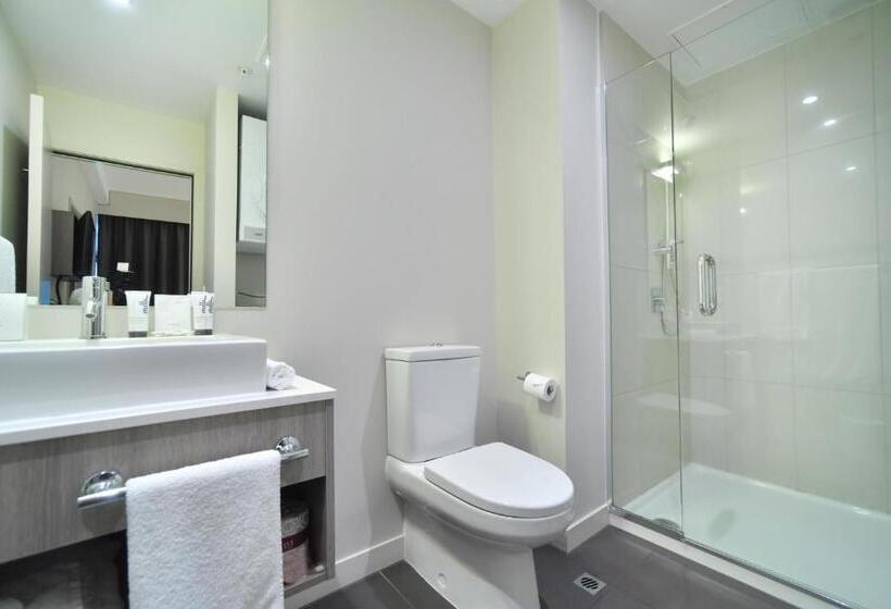 Студио Executive, Quest Highbrook