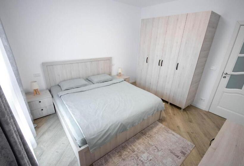 Апартаменты 2 Спальни, Downtown Apartments