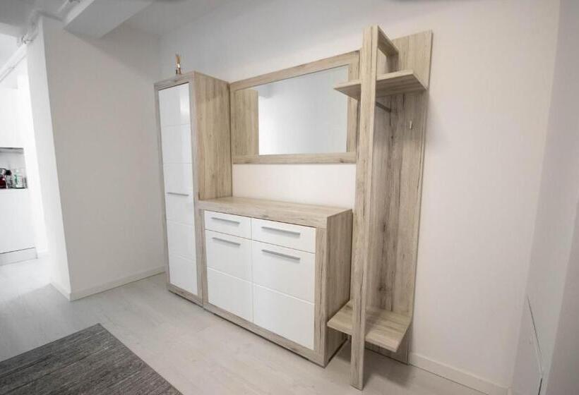Апартаменты 3 Спальни, Downtown Apartments