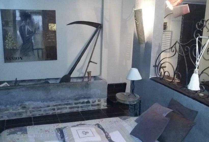Номер Стандарт с Гидромассажем, Chambres D Hotes ,hotel ,secret D Une Nuit A Vicq Prės De Onnaing,avec Piscine
