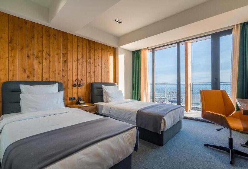 اتاق استاندارد با چشم‌انداز دریاچه, Kvareli Lake Resort