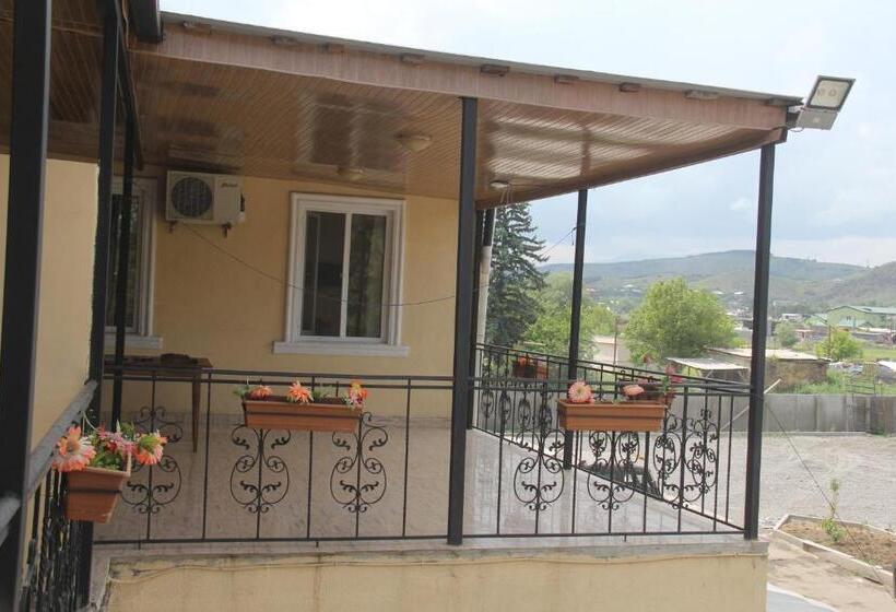 اتاق خانوادگی, Romantika