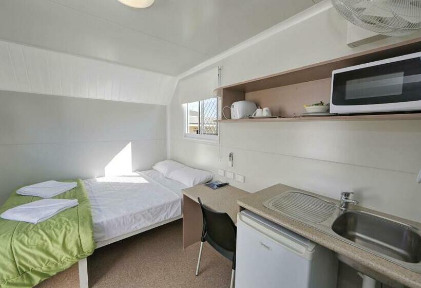 غرفة أساسية, Ned Kelly's Motel