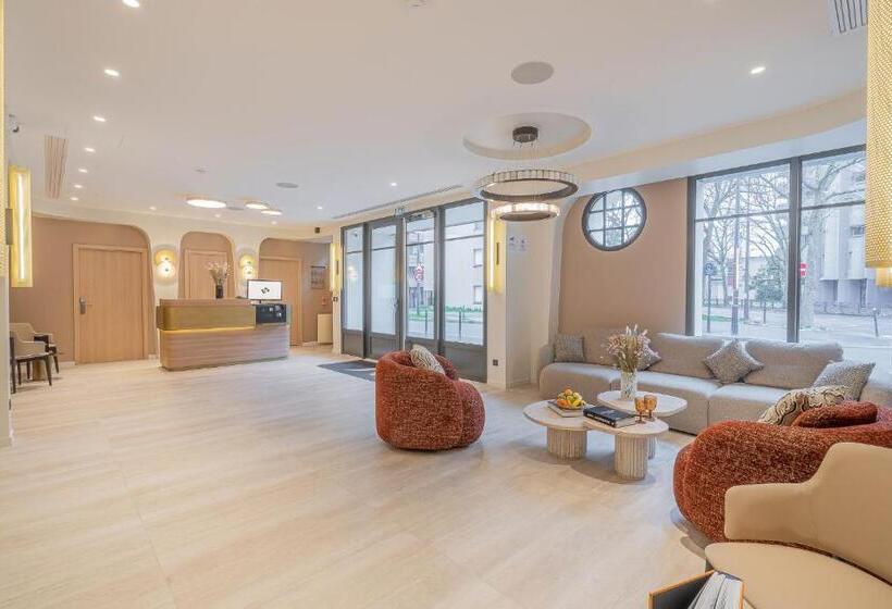 2 Bedroom Premium Apartment, Yuna Porte Maillot   Apart