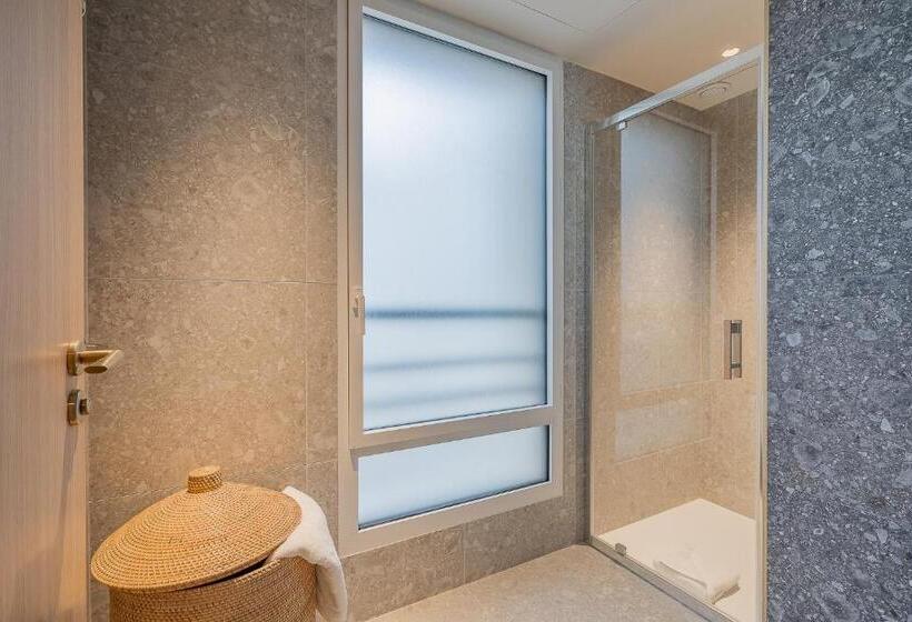 2 Bedroom Premium Apartment, Yuna Porte Maillot   Apart