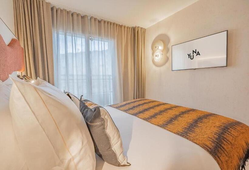 2 Bedroom Premium Apartment, Yuna Porte Maillot   Apart