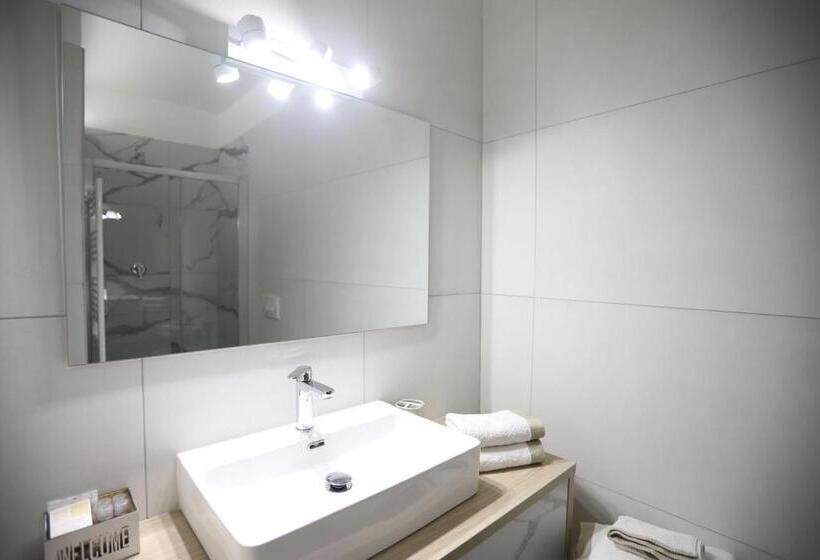 Номер Стандарт с Балконом, Dorant Charme&rooms
