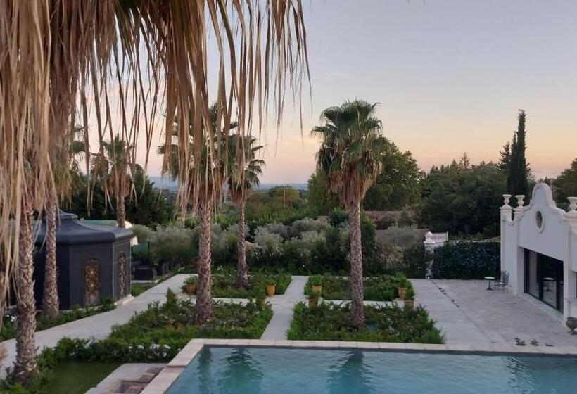 سوییت با چشم‌انداز استخر, Maison Blue Palm Aix En Provence