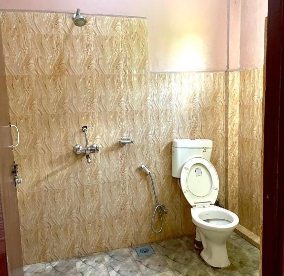 اتاق استاندارد, Tree Tops  A Serene Friendly Hotel In Sauraha