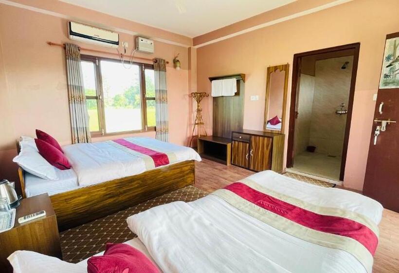 اتاق لوکس, Tree Tops  A Serene Friendly Hotel In Sauraha