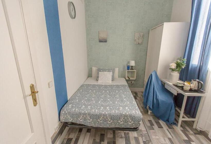 اتاق استاندارد یک نفره, Fuencarral Adeco