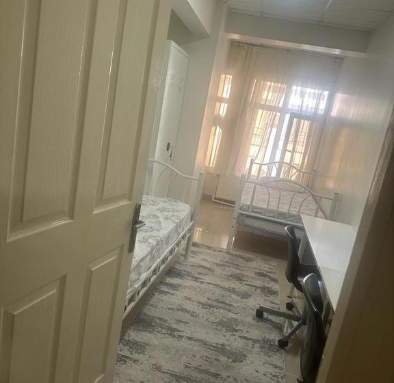 带共用浴室的标准房间, Bull Hostel