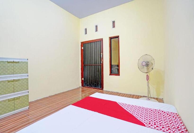 Номер Стандарт, Oyo Life 92920 Rumah Kost Azca