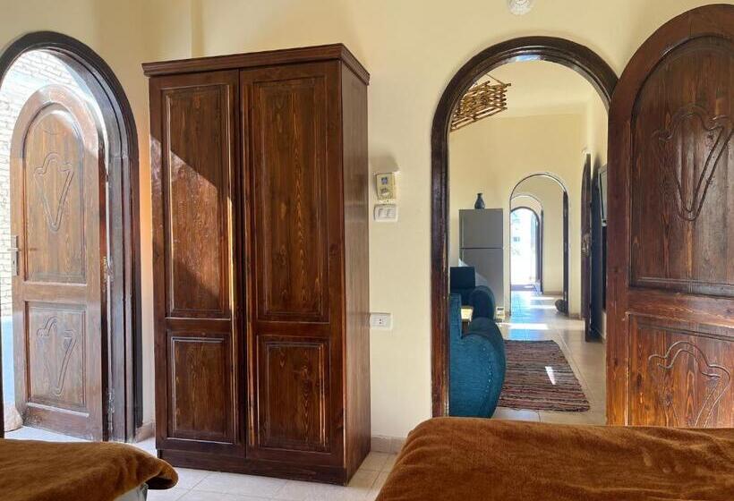 شقة غرفة واحدة, Malaz Motel