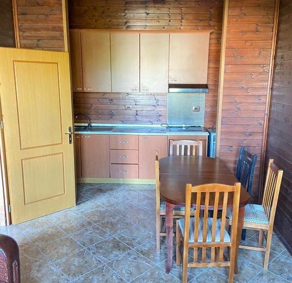 Семейный Номер Вид на Сад, Guesthouses Gjokazaj Tale Beachfront