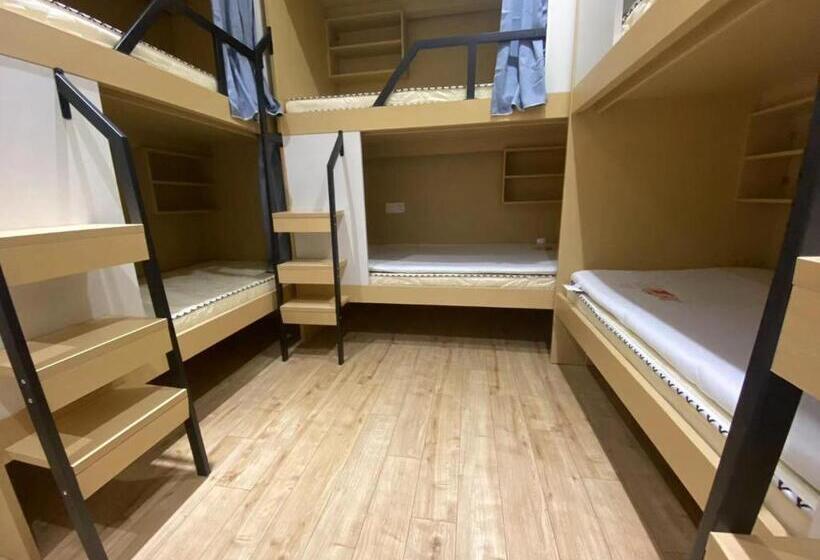 Кровать в Общей Комнате, Chengdong Yishu Inn Youth Hostel