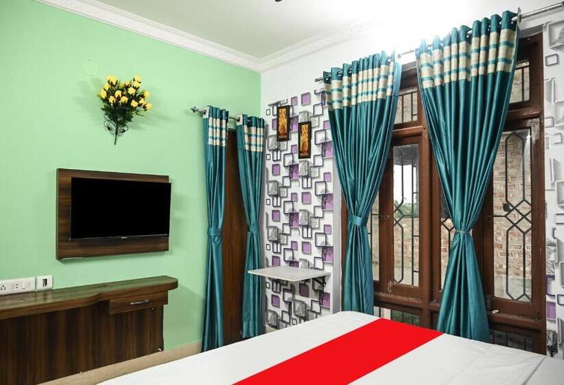 Quarto Triplo Clássico, O Shraddha Residency 2