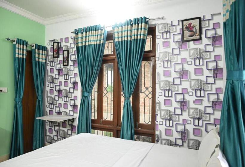 Quarto Triplo Clássico, O Shraddha Residency 2