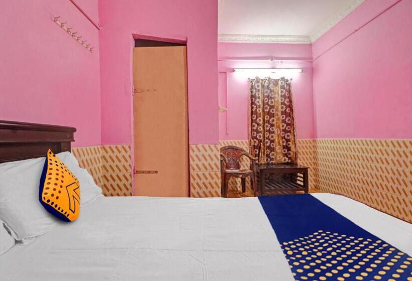 اتاق کلاسیک سه تخته, Spot On Sri Maheswari Lodge