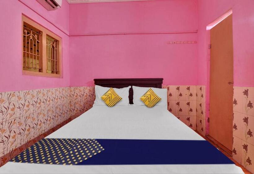 اتاق کلاسیک سه تخته, Spot On Sri Maheswari Lodge