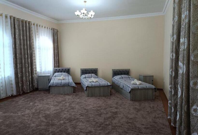 غرفة عائلية حمام مشترك, гостевой дом Isfan Guest House