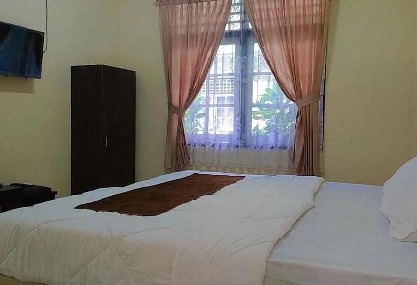 Quarto Estandar, Unram Guest House