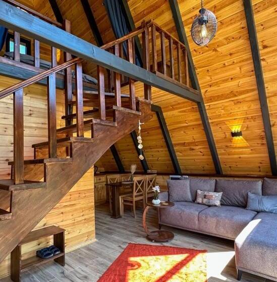 带花园景观的标准洋房, Teona Kartepe Bungalov