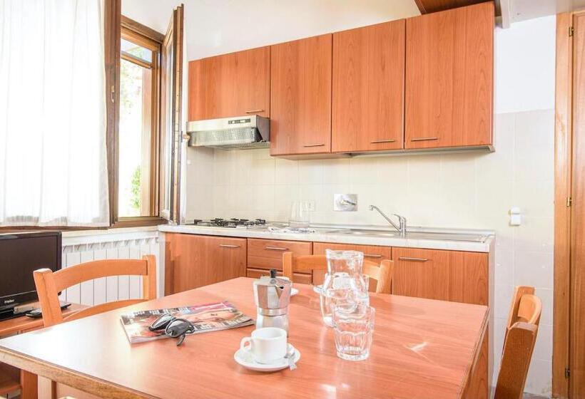 带1个卧室的公寓, Isa Appartament Standard 4 Beds, Air Conditioning And Private Outdoor Area In Village With 6 Swimmin