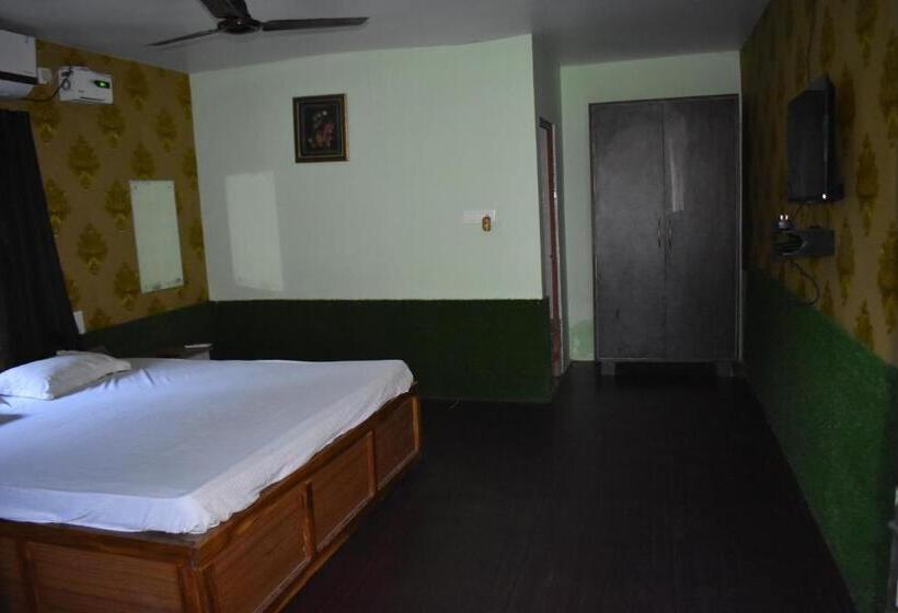 Standard studio with lake view, Kanikasundari Home Stay