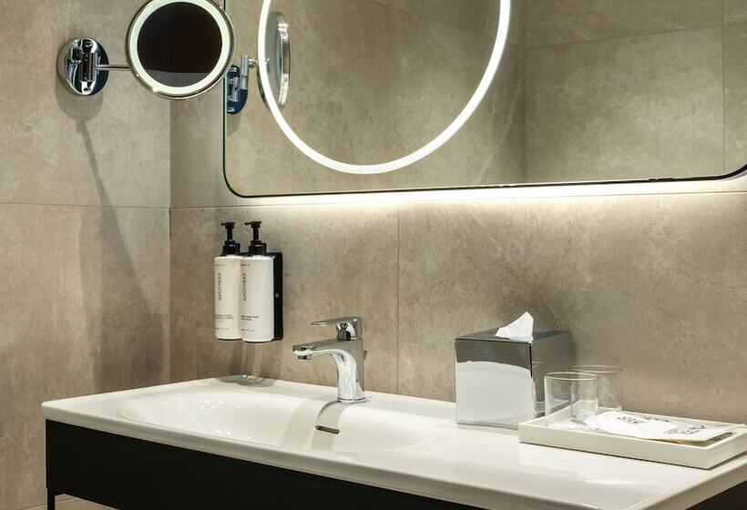 سوئیت با چشم‌انداز, Crowne Plaza Istanbul   Ortakoy Bosphorus, An Ihg