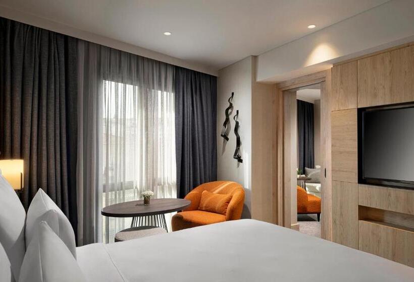 سوییت جونیور, Crowne Plaza Istanbul   Ortakoy Bosphorus, An Ihg