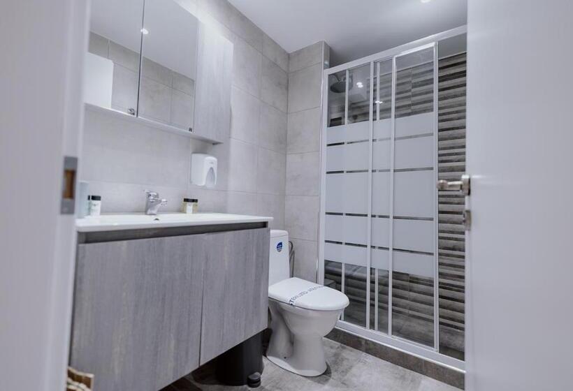 Номер Deluxe, Roh Suites