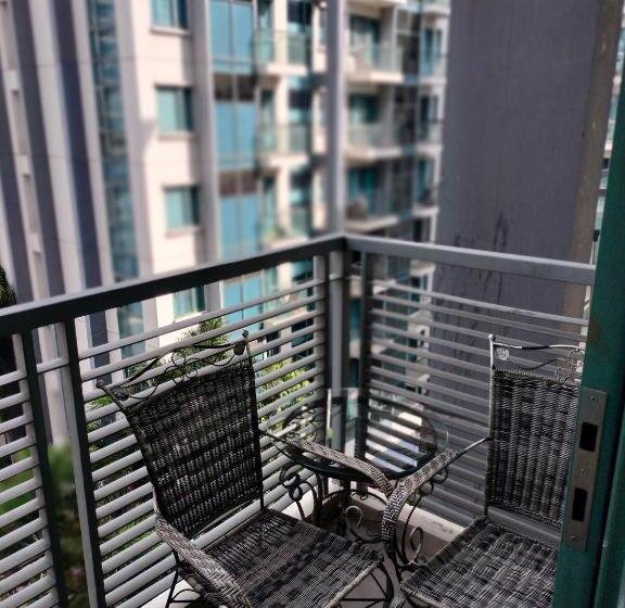 إستديو قياسى مزود بشرفة, Affordable Condotel Near Airport At 2 Palm Tree Villas