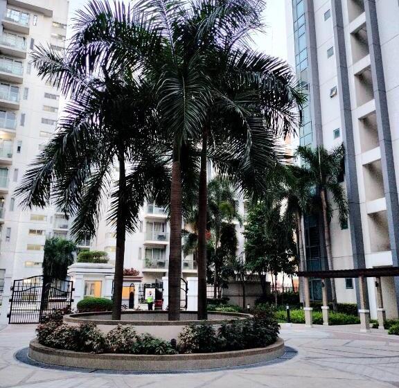 إستديو قياسى مزود بشرفة, Affordable Condotel Near Airport At 2 Palm Tree Villas
