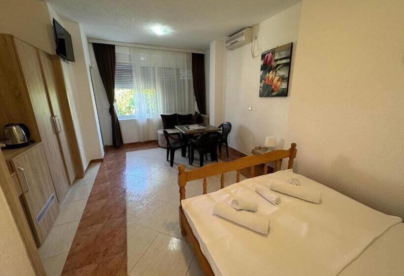 اتاق استاندارد سه نفره, Apartmani Hadžić