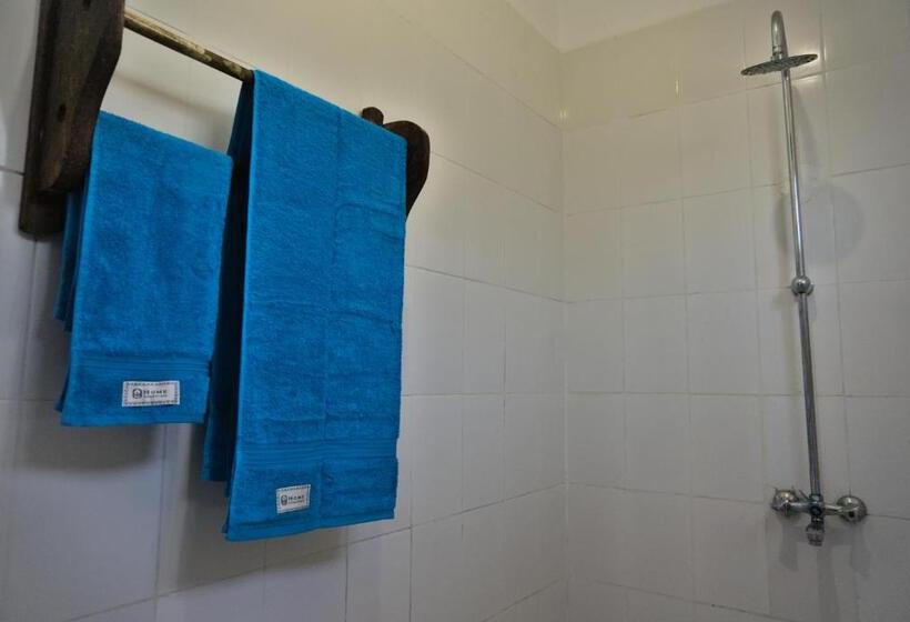 اتاق لوکس با چشم‌انداز دریا, Cocolala Beach House