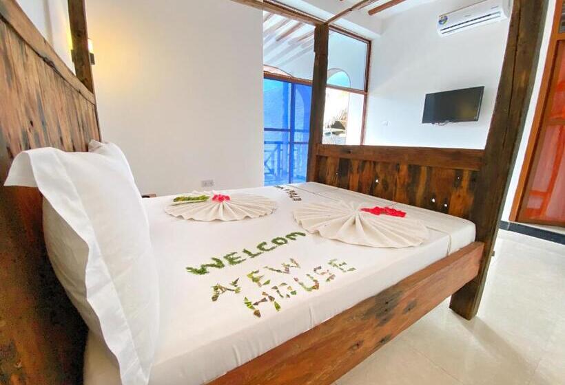 سوییت با چشم‌انداز استخر, Utulivu Bungalow