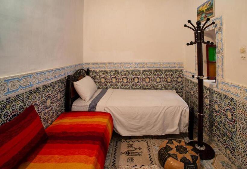 اتاق استاندارد سه نفره, Dar Enouiina