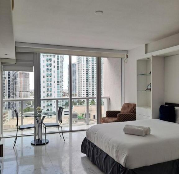 标准工作室带阳台, Icon Brickell W Residences